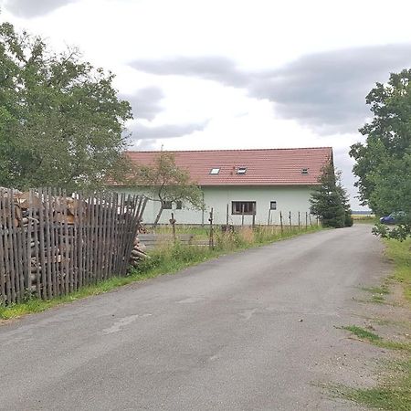 Na Samote U Lesa -Rasovna Appartement Msecke Zehrovice Buitenkant foto
