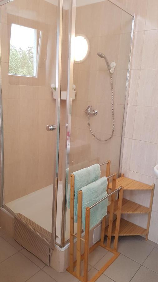Na Samote U Lesa -Rasovna Appartement Msecke Zehrovice Buitenkant foto