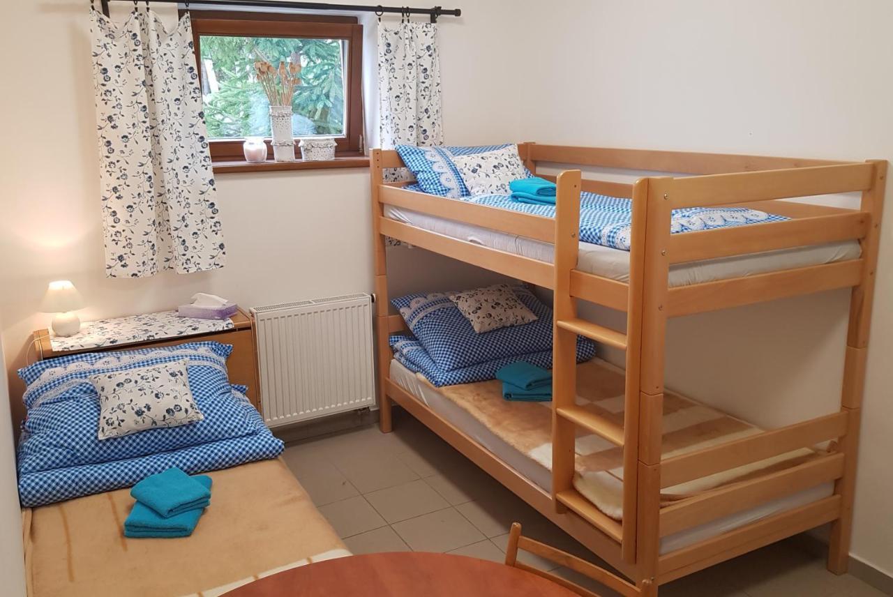 Na Samote U Lesa -Rasovna Appartement Msecke Zehrovice Buitenkant foto