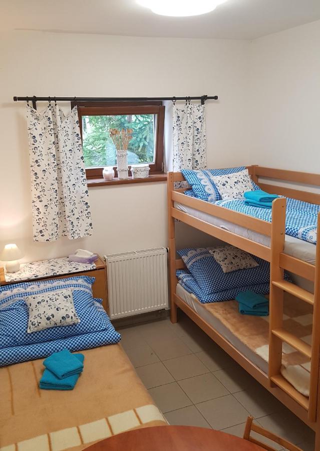 Na Samote U Lesa -Rasovna Appartement Msecke Zehrovice Buitenkant foto