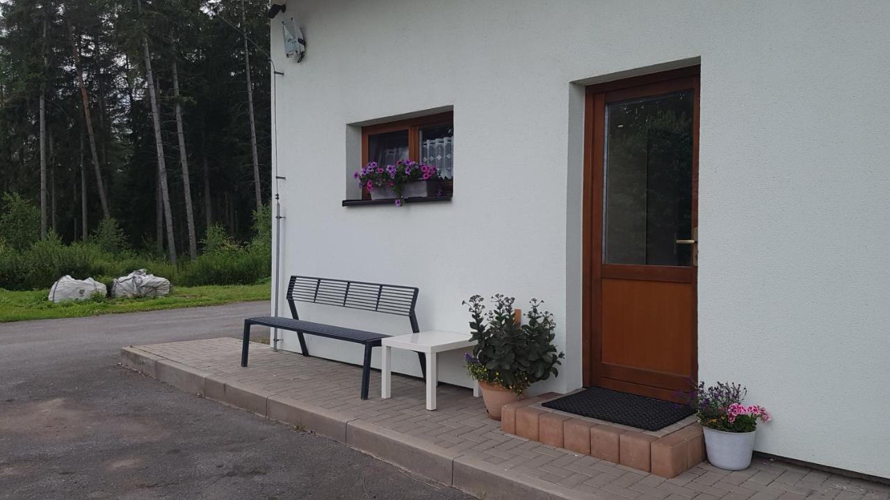 Na Samote U Lesa -Rasovna Appartement Msecke Zehrovice Buitenkant foto